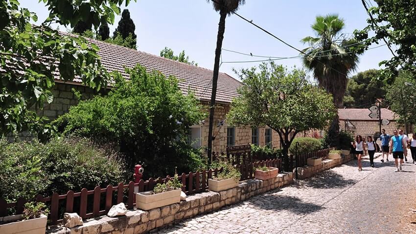 inside_0000_Rosh Pinna Spanish 1397X735-min